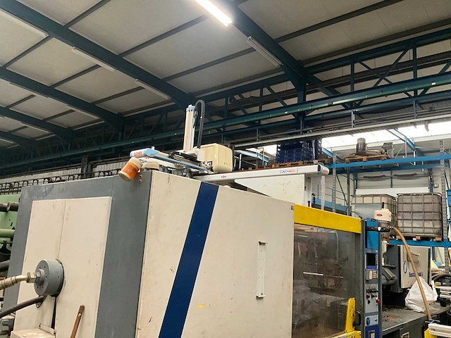 1995 battenfield spuitgietmachine met robotarm star - afbeelding 4 van  4