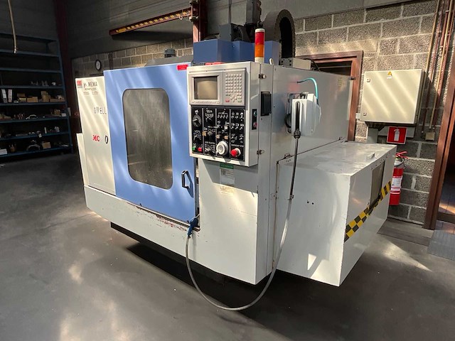 1995 leadwell vmc-40 cnc freesmachine - afbeelding 1 van  8