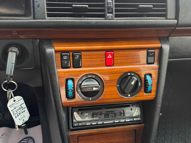 1995 mercedes 200 w124 sedan - diesel - klassieker in wording - afbeelding 2 van  18