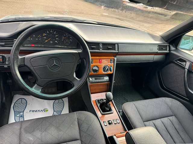 1995 mercedes 200 w124 sedan - diesel - klassieker in wording - afbeelding 4 van  18