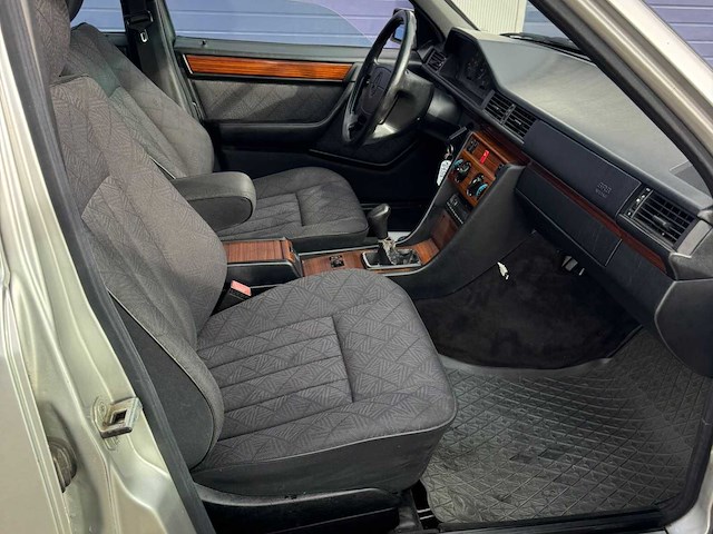 1995 mercedes 200 w124 sedan - diesel - klassieker in wording - afbeelding 5 van  18