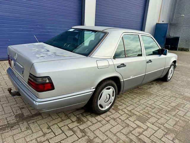 1995 mercedes 200 w124 sedan - diesel - klassieker in wording - afbeelding 12 van  18