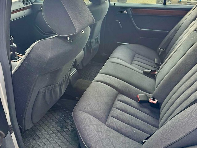 1995 mercedes 200 w124 sedan - diesel - klassieker in wording - afbeelding 16 van  18