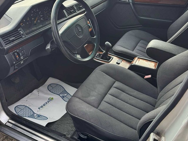 1995 mercedes 200 w124 sedan - diesel - klassieker in wording - afbeelding 17 van  18