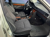 1995 mercedes 200 w124 sedan - diesel - klassieker in wording - afbeelding 2 van  11