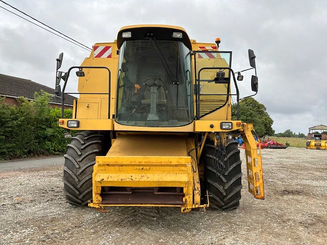 1995 new holland tx68 maaidorser met maaibord en kar - afbeelding 4 van  24