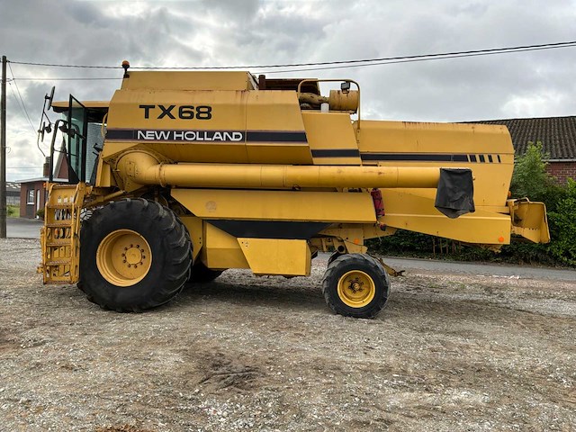 1995 new holland tx68 maaidorser met maaibord en kar - afbeelding 10 van  24