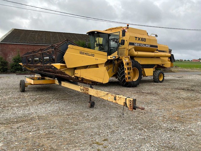 1995 new holland tx68 maaidorser met maaibord en kar - afbeelding 1 van  24