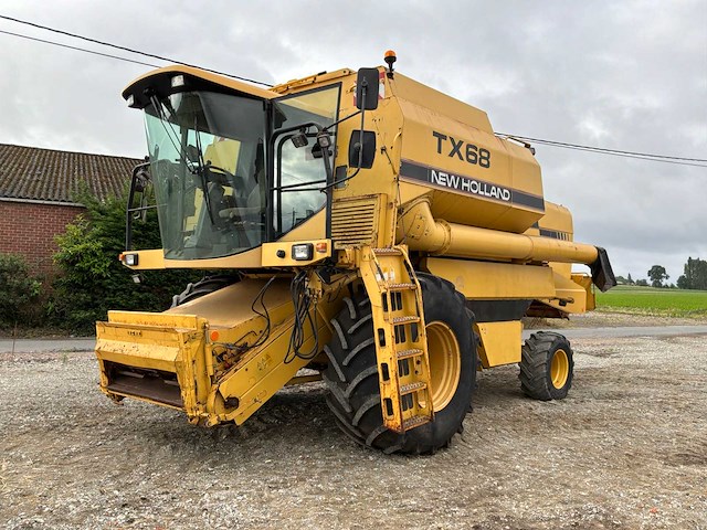 1995 new holland tx68 maaidorser met maaibord en kar - afbeelding 18 van  24