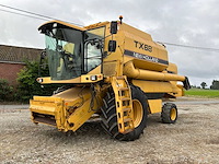 1995 new holland tx68 maaidorser met maaibord en kar - afbeelding 18 van  24