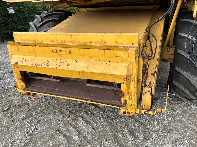 1995 new holland tx68 maaidorser met maaibord en kar - afbeelding 19 van  24