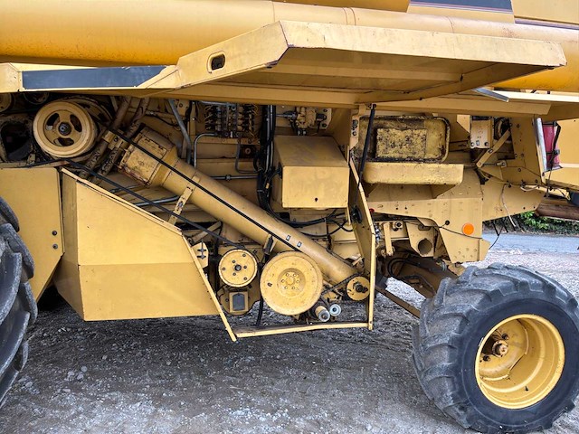 1995 new holland tx68 maaidorser met maaibord en kar - afbeelding 22 van  24