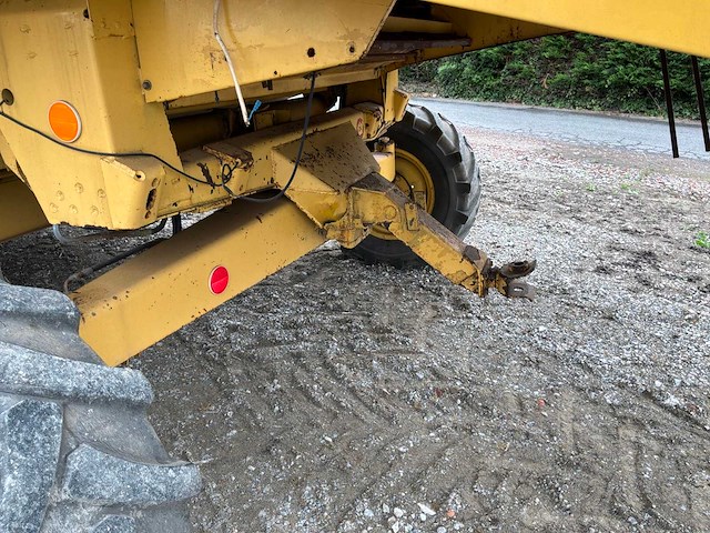 1995 new holland tx68 maaidorser met maaibord en kar - afbeelding 24 van  24