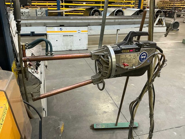 1995 tecna 3302 puntlasmachine - afbeelding 1 van  9