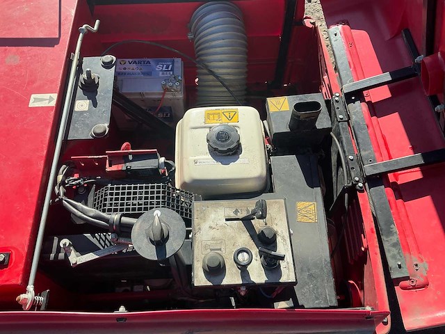 1996 eureka 1150sh zelfrijdende veegmachine - afbeelding 3 van  13