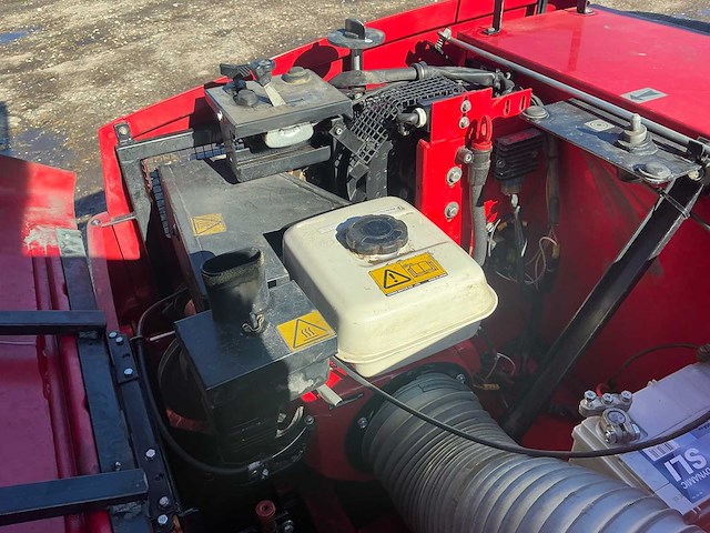 1996 eureka 1150sh zelfrijdende veegmachine - afbeelding 4 van  13