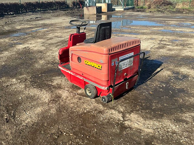 1996 eureka 1150sh zelfrijdende veegmachine - afbeelding 6 van  13