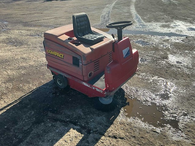 1996 eureka 1150sh zelfrijdende veegmachine - afbeelding 8 van  13