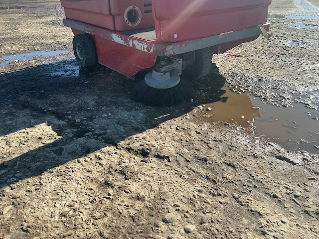 1996 eureka 1150sh zelfrijdende veegmachine - afbeelding 4 van  7