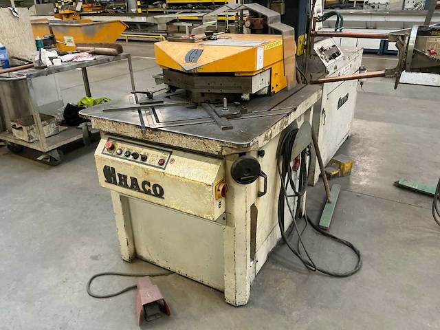 1996 haco vari 220/6 hoekuitkapmachine - afbeelding 1 van  9