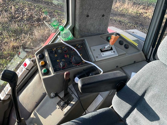 1996 massey ferguson 3670 vierwielaangedreven landbouwtractor - afbeelding 20 van  56