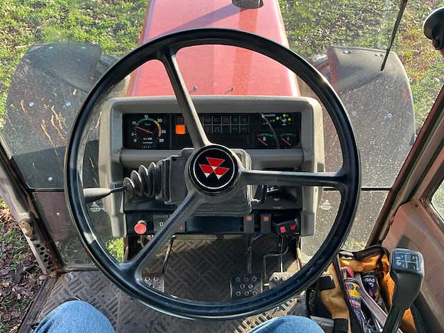 1996 massey ferguson 3670 vierwielaangedreven landbouwtractor - afbeelding 26 van  56