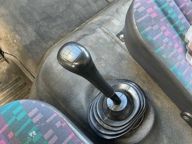 1996 mercedes 814 paardenvrachtwagen - afbeelding 16 van  65