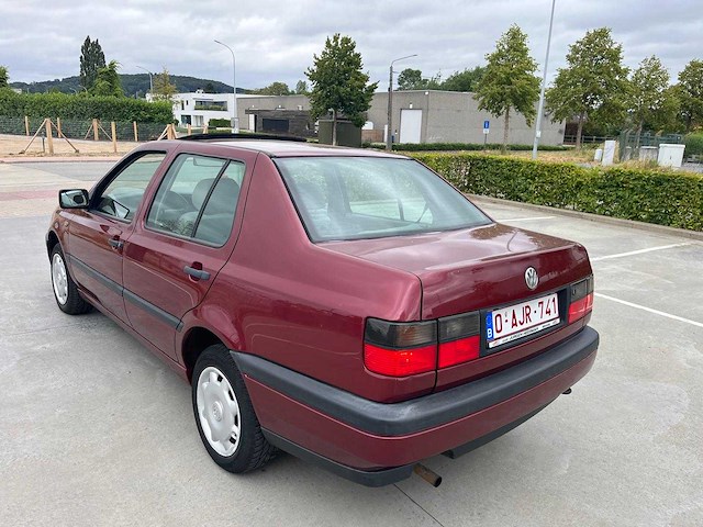 1996 volkswagen vento - oldtimer - afbeelding 6 van  11