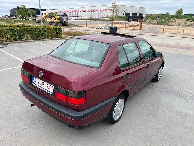 1996 volkswagen vento - oldtimer - afbeelding 18 van  20