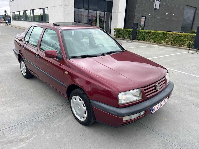 1996 volkswagen vento - oldtimer - afbeelding 1 van  20