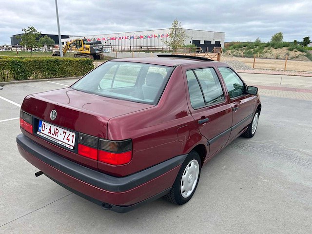 1996 volkswagen vento - oldtimer - afbeelding 17 van  20