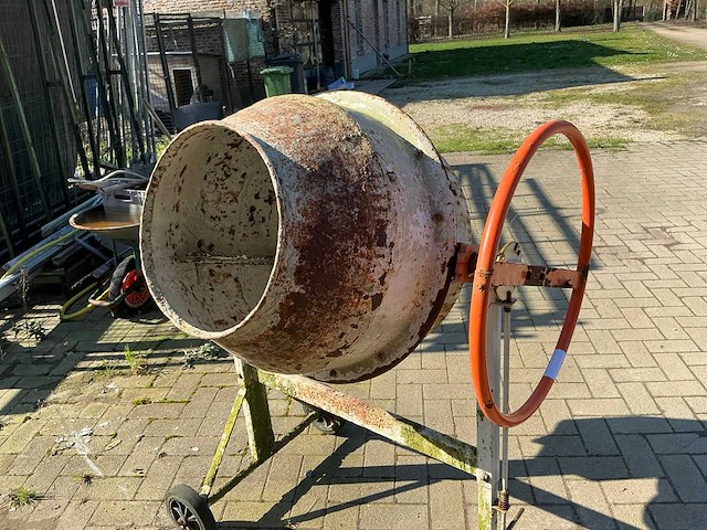 1997 atelier de saint-denis b150 betonmolen - afbeelding 2 van  8