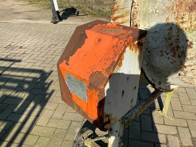 1997 atelier de saint-denis b150 betonmolen - afbeelding 6 van  8