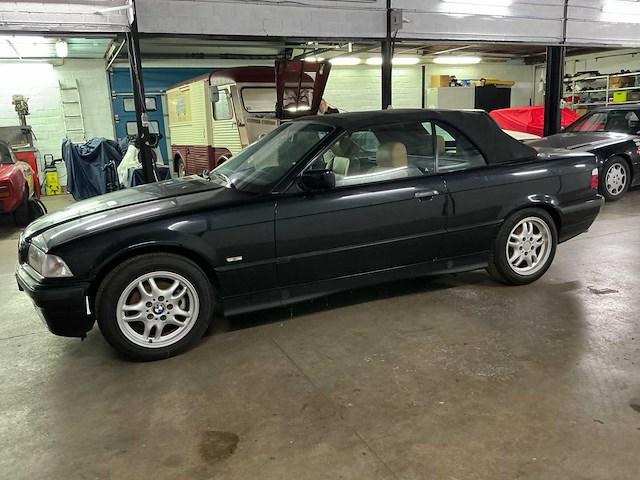 1997 bmw 318i cabrio personenauto - afbeelding 22 van  28