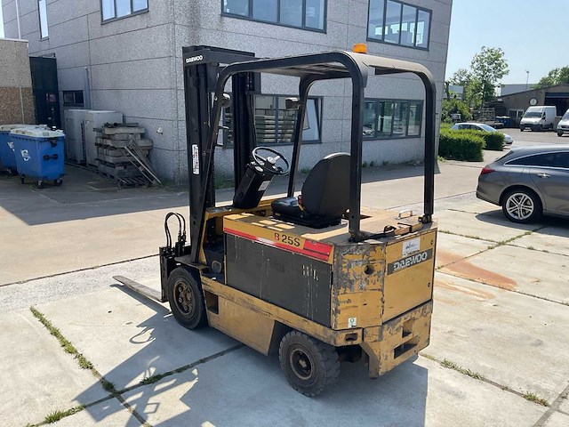 1997 daewoo b25s vorkheftruck - afbeelding 9 van  15
