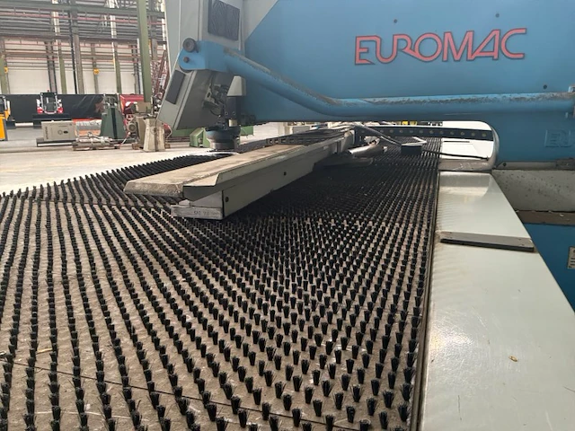1997 euromac cx 1000/30 cnc pons- en nibbelmachine. - afbeelding 5 van  17