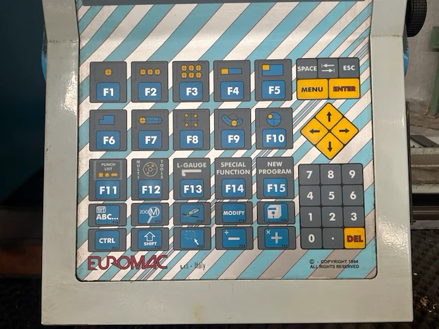 1997 euromac cx 1000/30 cnc pons- en nibbelmachine. - afbeelding 16 van  17