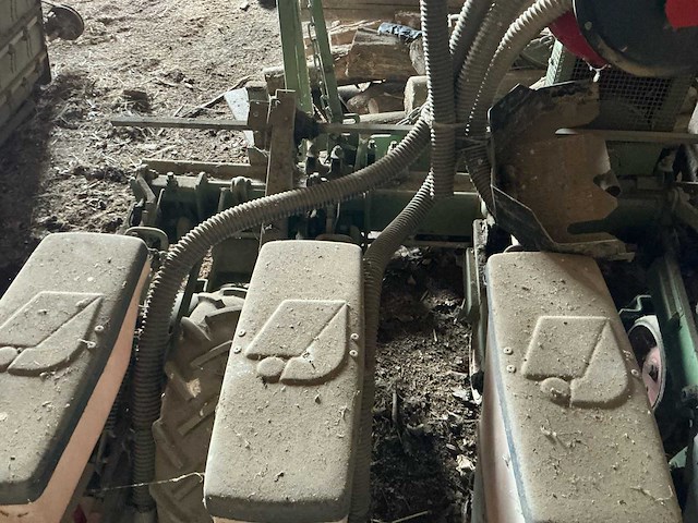 1997 kuhn precisiezaaimachine - afbeelding 4 van  19