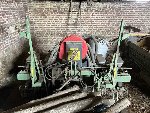 1997 kuhn precisiezaaimachine - afbeelding 12 van  19