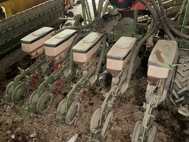 1997 kuhn precisiezaaimachine - afbeelding 19 van  19