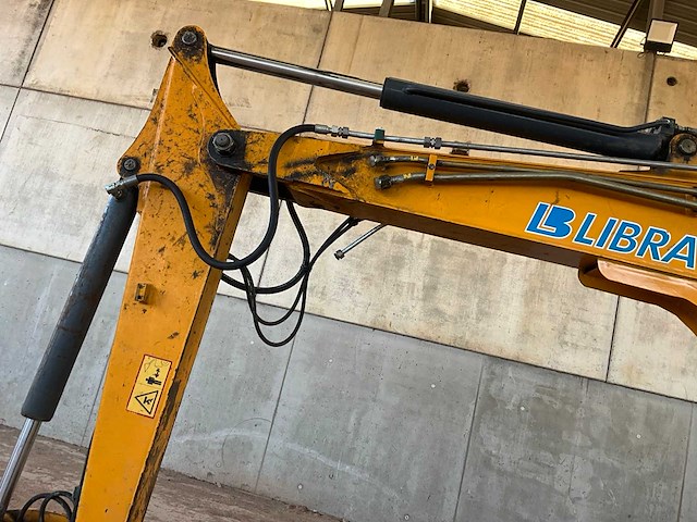 1997 libra 150s rupsgraafmachine - afbeelding 3 van  16