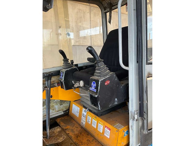 1997 libra 150s rupsgraafmachine - afbeelding 8 van  16