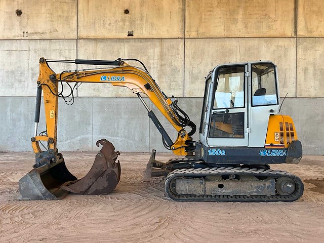 1997 libra 150s rupsgraafmachine - afbeelding 1 van  22