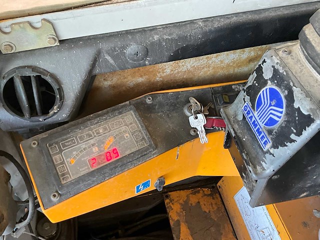 1997 libra 150s rupsgraafmachine - afbeelding 13 van  22