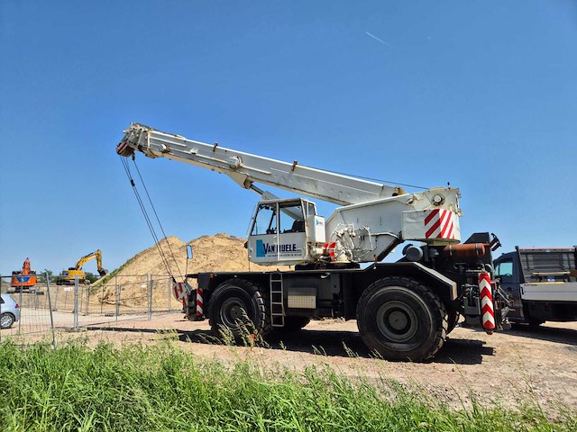 1997 liebherr ltl 1050 telescoopkraan 4wd - afbeelding 1 van  10