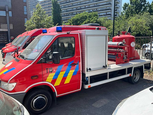 1997 mercedes-benz tn 412 de brandweerwagen - afbeelding 1 van  31
