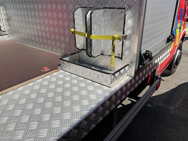 1997 mercedes-benz tn 412 de brandweerwagen - afbeelding 22 van  31