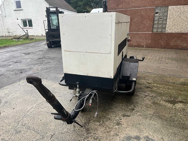 1997 sdmo ds15 nm sdmo generatorset ds15 nm – 15 kva – diesel – trailer gemonteerd - afbeelding 8 van  12
