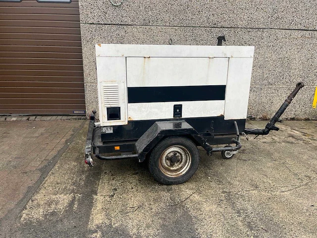 1997 sdmo ds15 nm sdmo generatorset ds15 nm – 15 kva – diesel – trailer gemonteerd - afbeelding 6 van  12