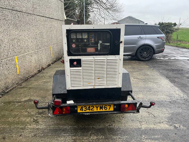 1997 sdmo ds15 nm sdmo generatorset ds15 nm – 15 kva – diesel – trailer gemonteerd - afbeelding 3 van  12